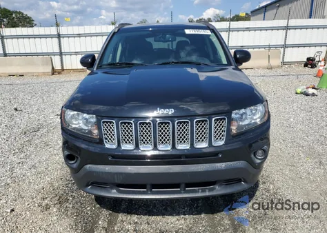 2016 Jeep Compass Latitude z USA, uszkodzony, nr VIN 1C4NJCEAXGD744214